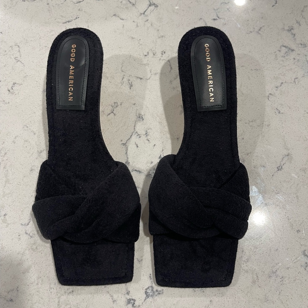 GOOD AMERICAN NIB black terry kitten heels size ♥️
